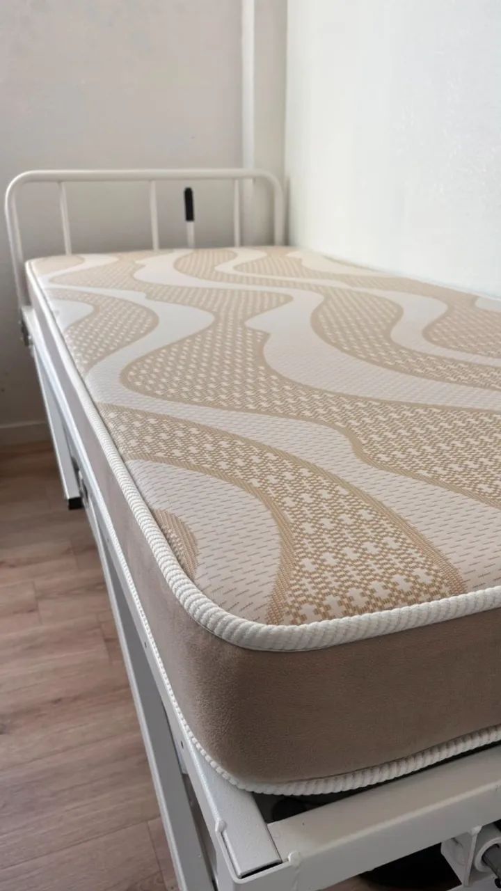 Cama hospitalar + colchão ortopédico + brinde suporte de soro - Foto 2