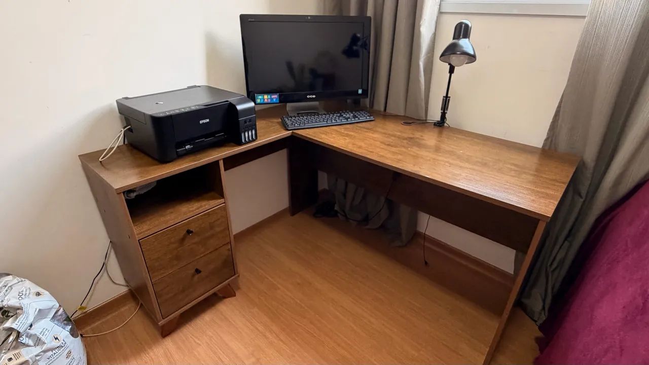 Mesa de Escritório em L / Canto com Gaveteiro - Madeira