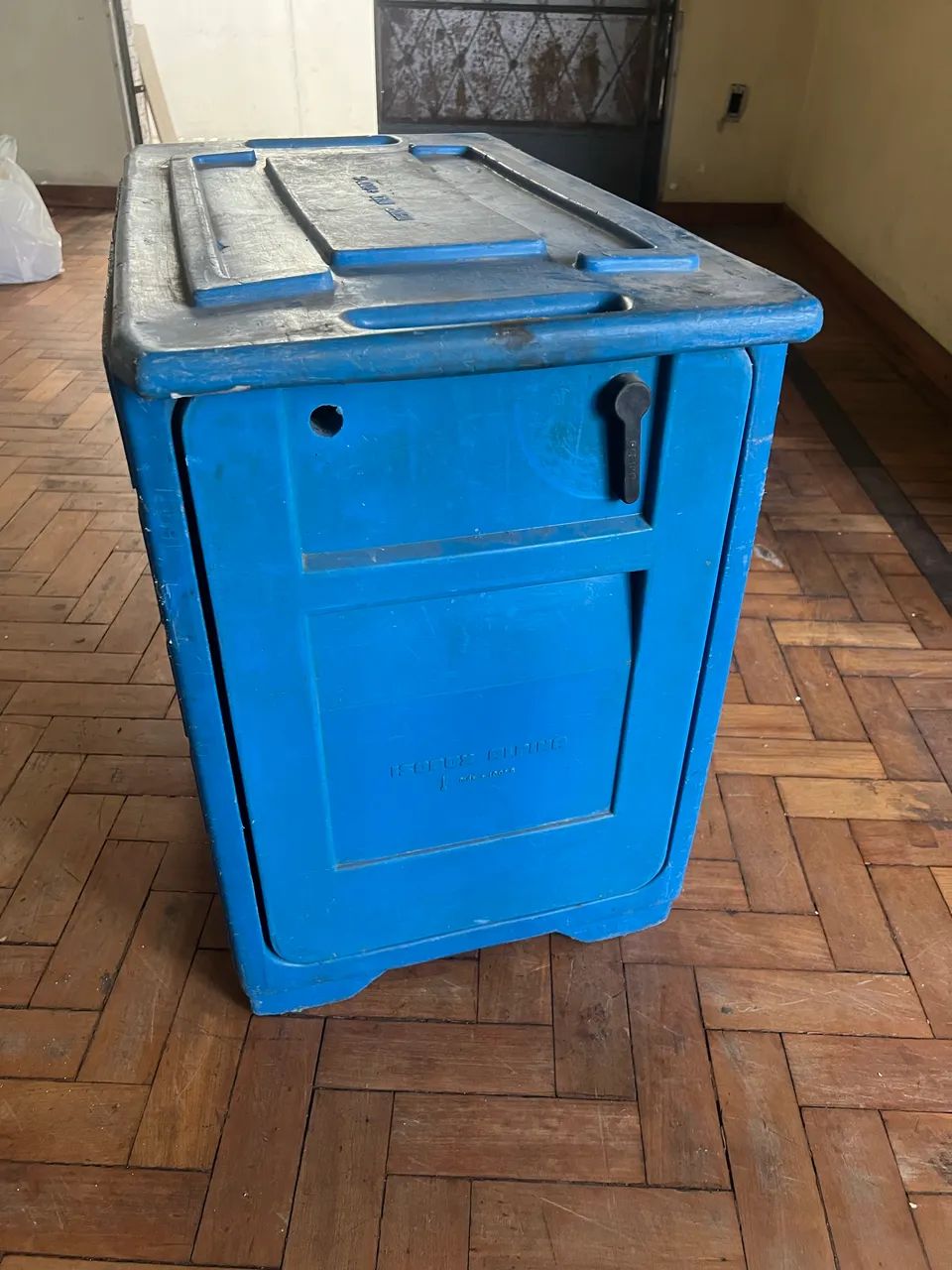Oportunidade !! Imperdível, Isobox 150L. - Foto 4