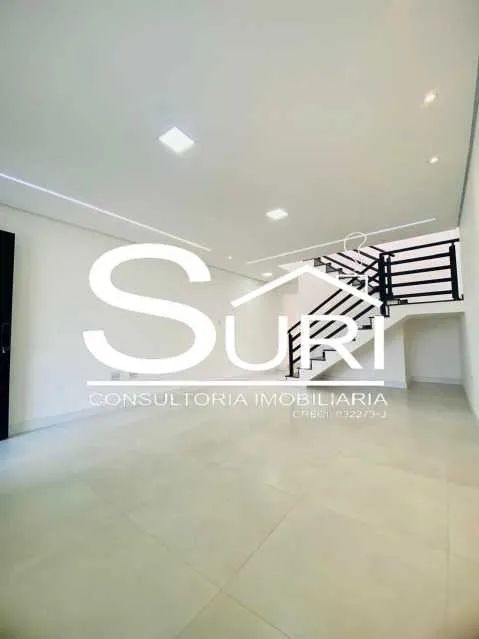 Casa de rua : Sobrado / Residencial / Vila Lúcia