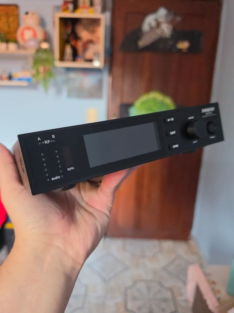 Microfone Sem Fio Duplo Shure QLX-D - Foto 4