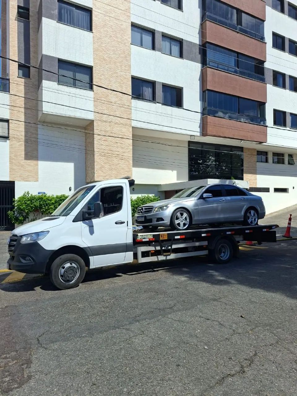 Guincho com n° de tel e CNPJ a 15 anos - Foto 2