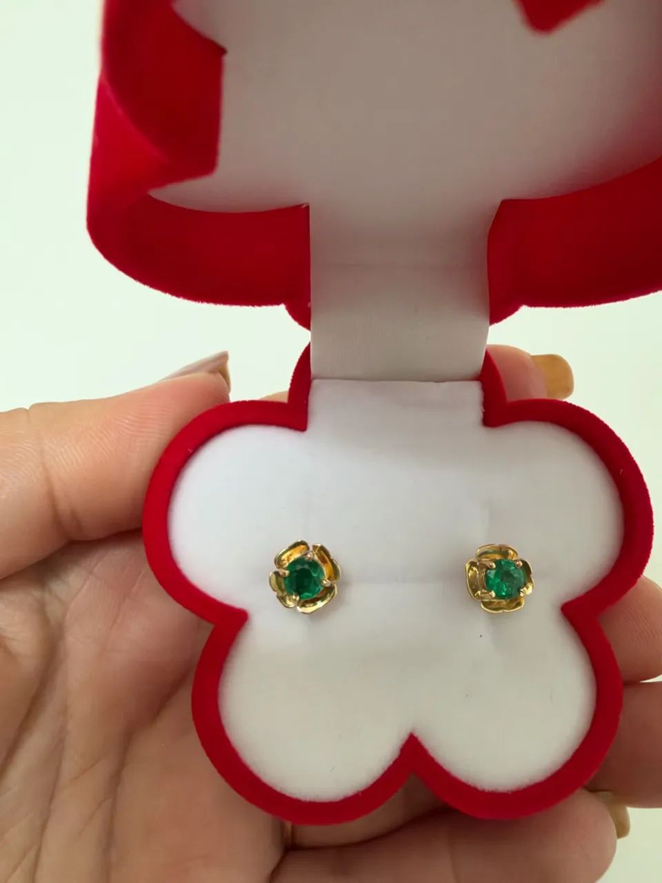 Brinco ouro 18k com esmeralda 