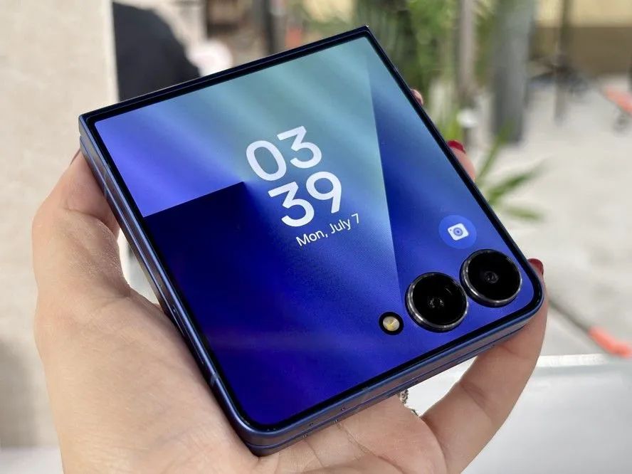 Z flip 7 Azul 256g