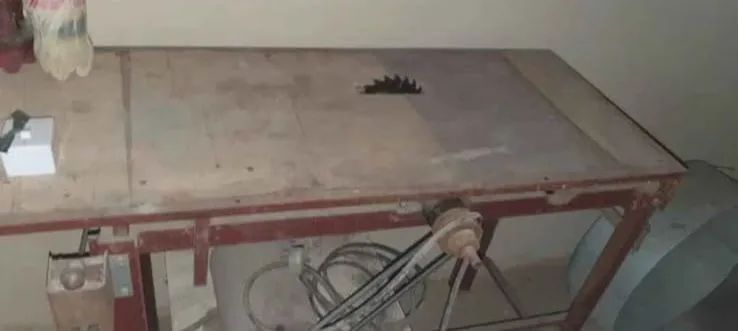 Serra de Bancada Profissional 220V - Antiga, Robusta e Funcionando Perfeitamente