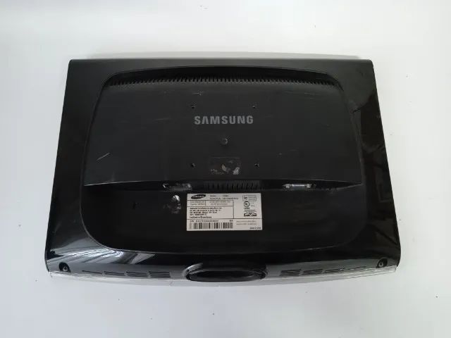 Monitor Samsung 733NW Defeito Bordas Brancas - Foto 3
