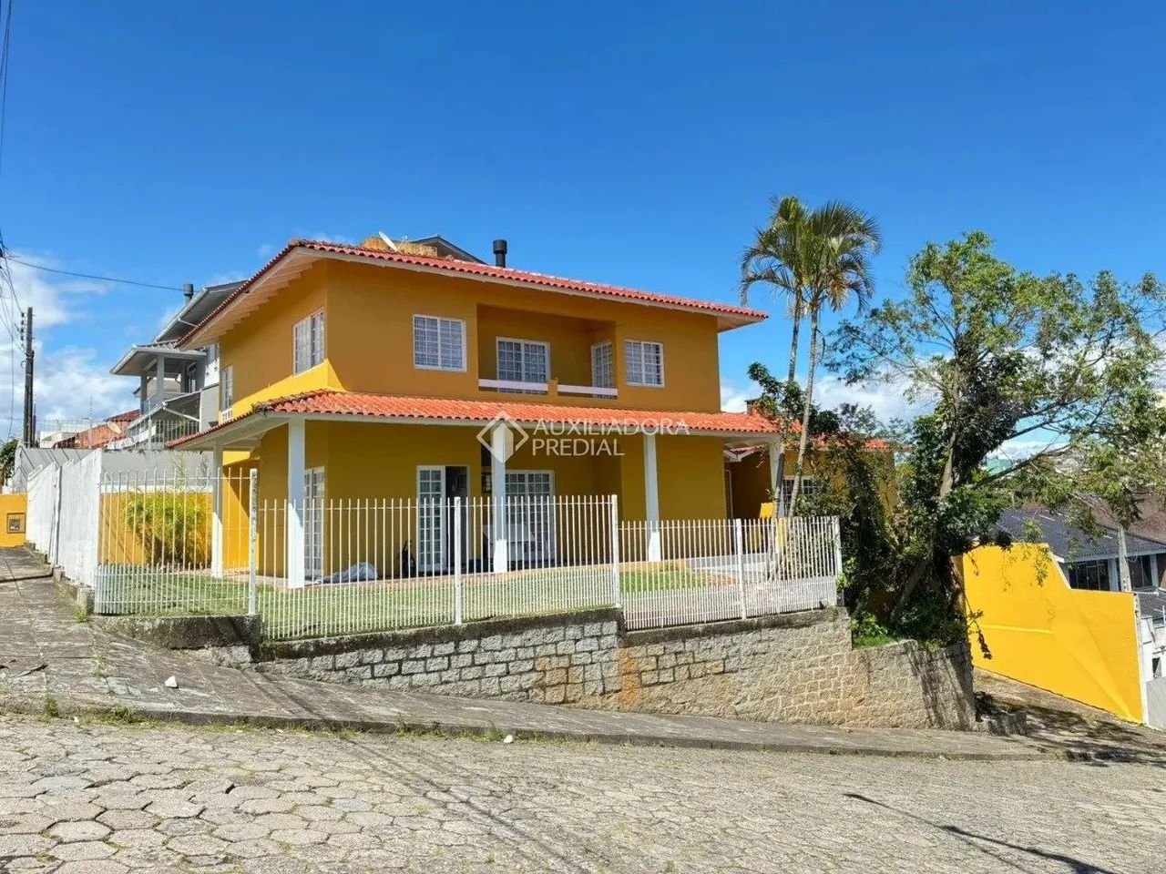 Ampla casa com edícula e churrasqueira no coração do Jardim Atlântico! - Foto 2