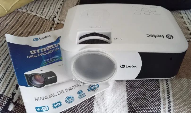 Projetor Betec BT920A funções smart - Foto 3