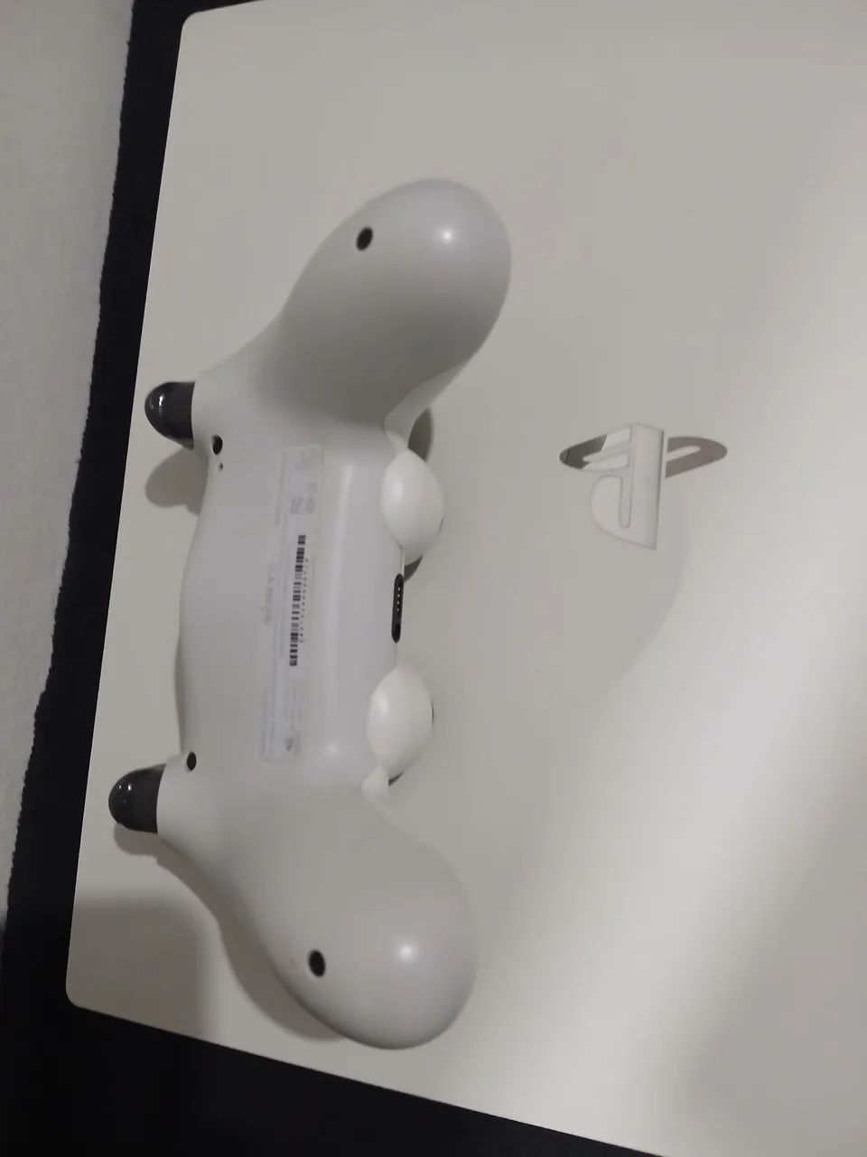 PS4 PRÓ Branco - Foto 4
