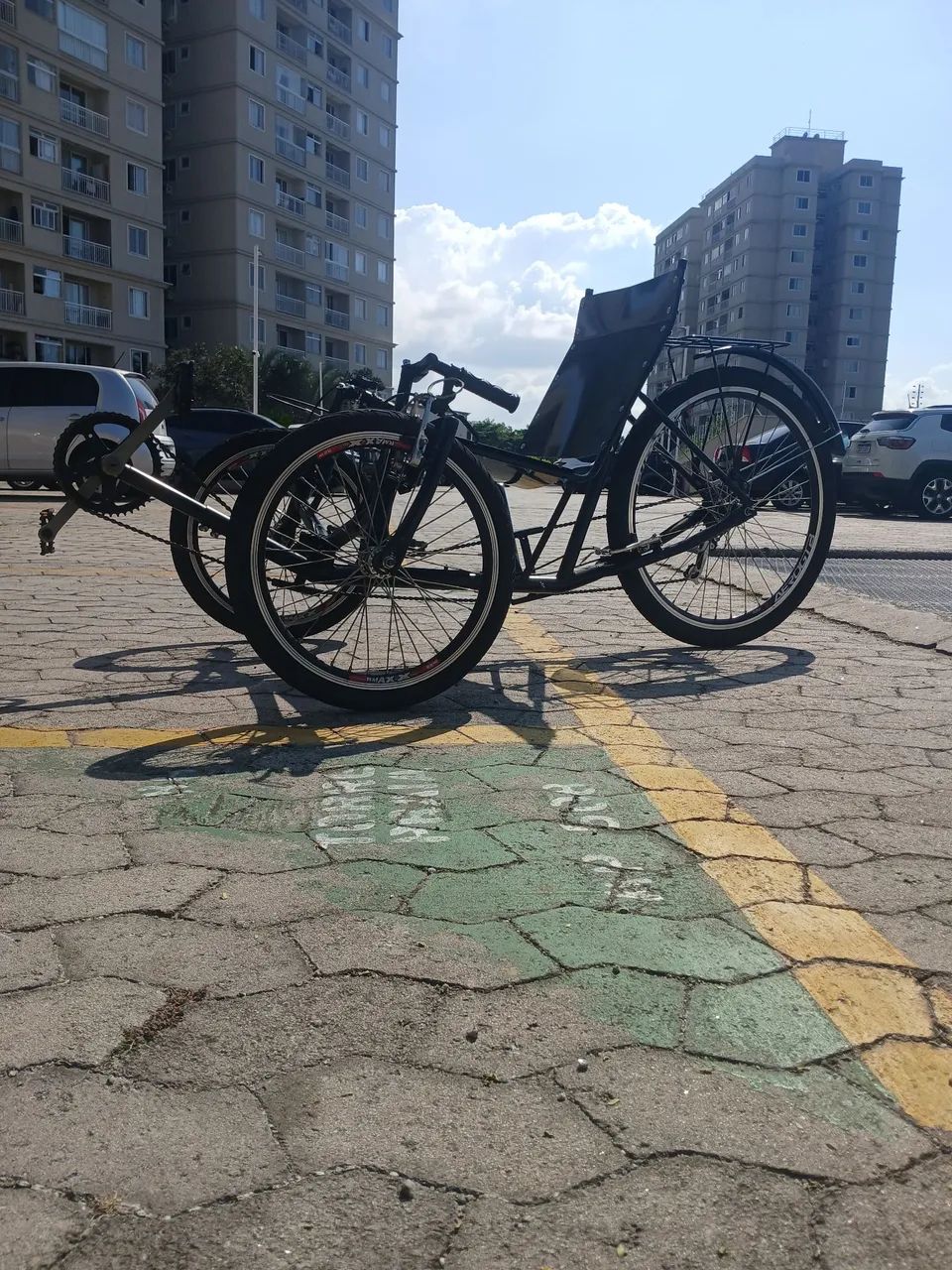 Triciclo à pedal - Foto 2
