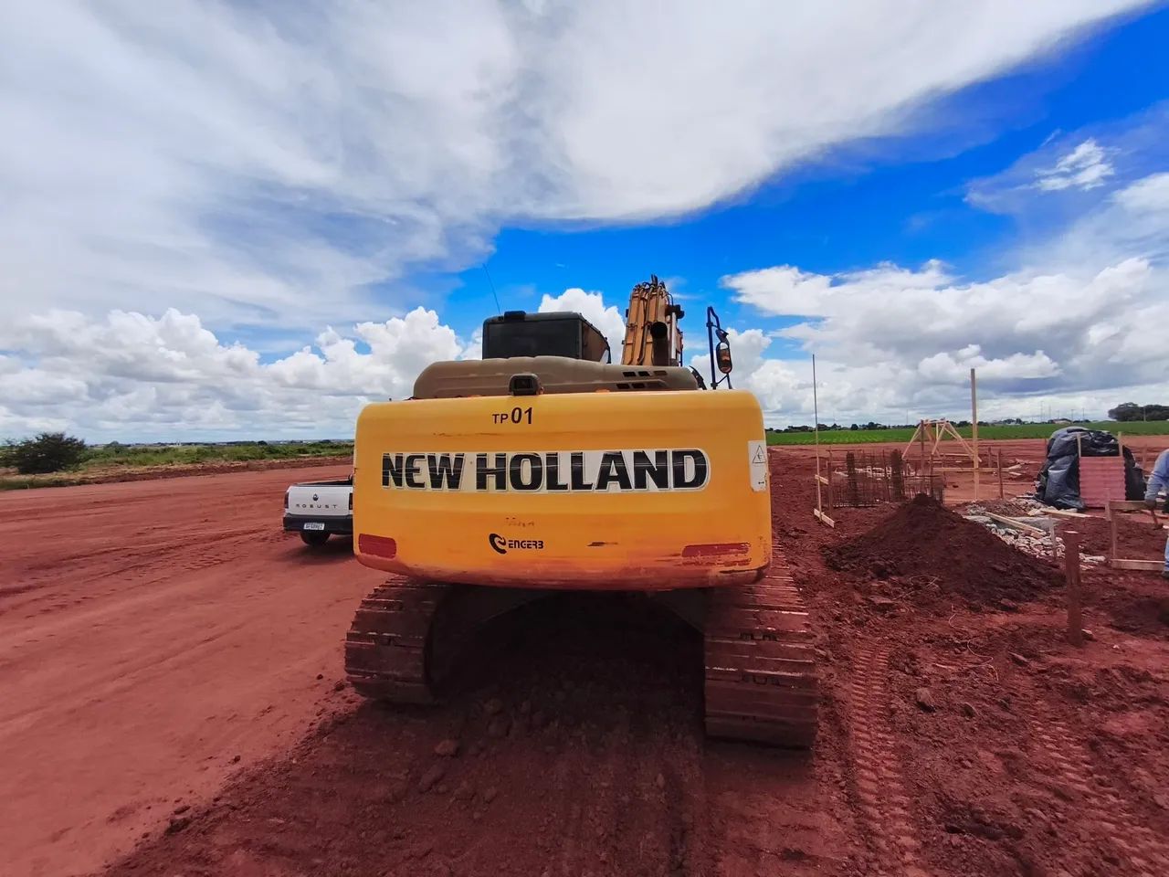 Escavadeira E215c - Foto 5