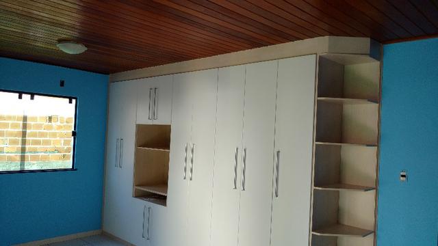 Casa em Condomínio fechado com 5/4 sendo 2 suítes, financia - Foto 2