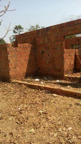 Terreno com casa em construção