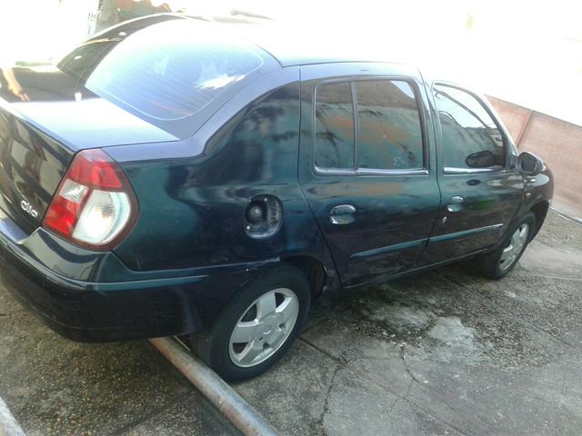 Clio sedan 1.6 financia com 3 mil de ent - Foto 6