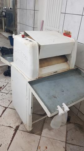 Vende-se modeladora de massas. valor 1.900 reais funcionando em perfeito estado