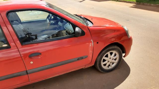 Reno Clio 2006 5.000 com reparos a fazer - Foto 2