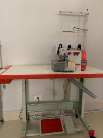 Máquina Costura Overlock Direct Drive com Mesa Bivolt SS9903D-E-G Sun Special