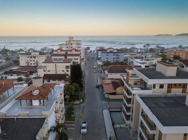 ALUGUEL TEMPORADA - apartamento a 100m da praia (Praia Grande)