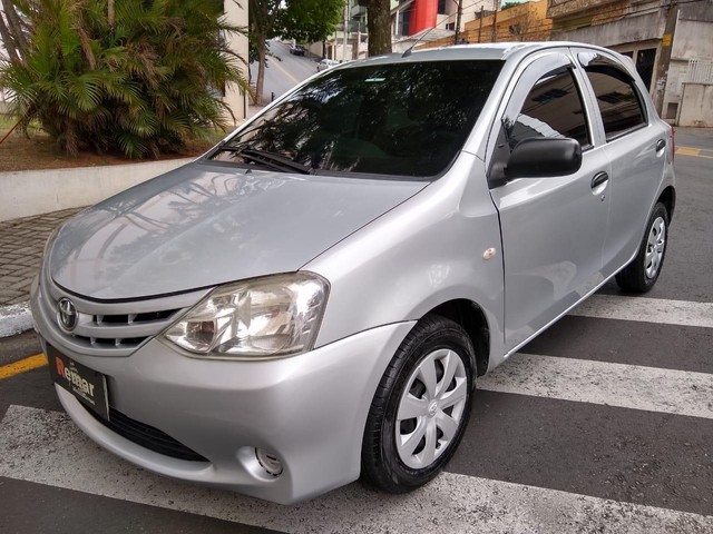 TOYOTA HATCH ETIOS X 1.3  FLEX  COMPLETO 2013