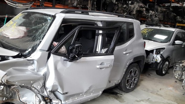 Jeep Renegade Long.1.8 4x2 Flex 16V aut 2016 Para retirada de peças  - Foto 4
