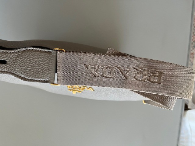 Bolsa  Nova Prada C/ seus Certificados e N.F. Cor Cinza com Alça - Foto 4