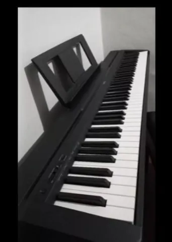 Magnífico piano infantil em madeira, teclas se moviment