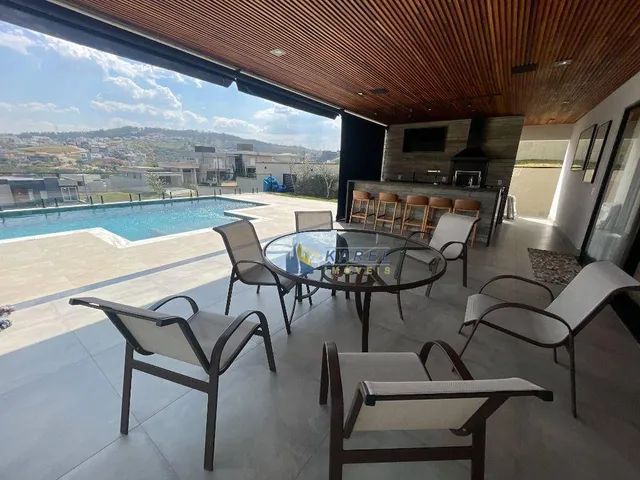 Maravilhosa Casa à Venda com 4 Suítes, Churrasqueira Integrada a Belíssima Área da Piscina