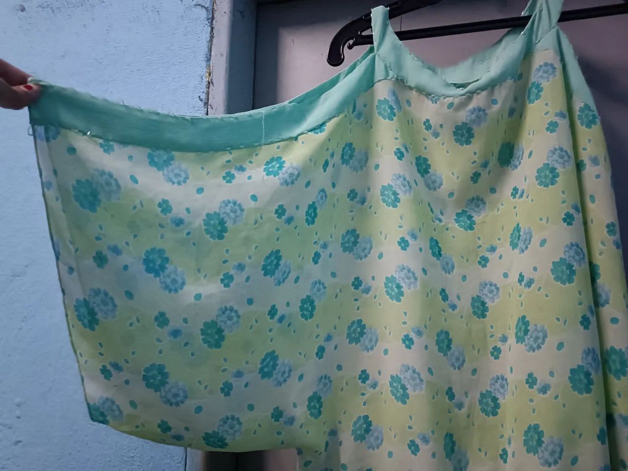 Blusa floral verde água - Foto 2