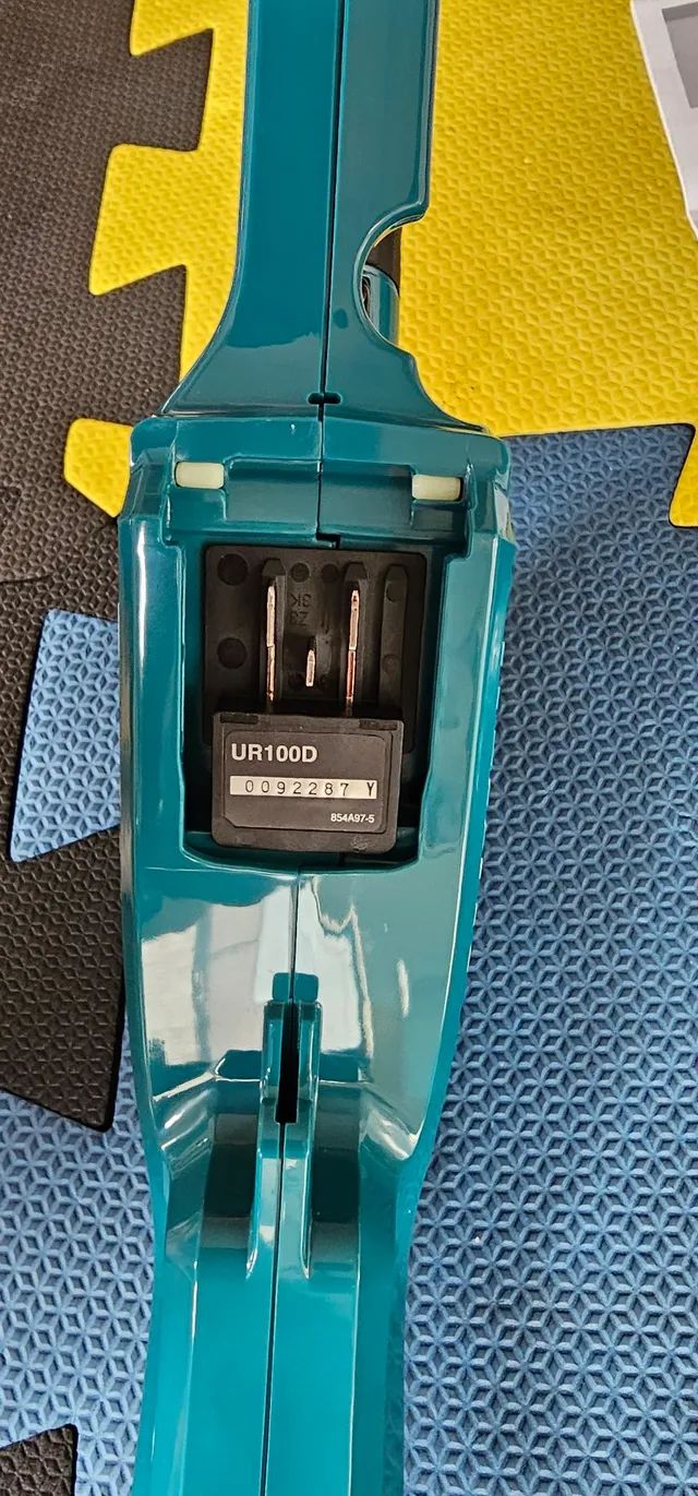 Aparador de Grama Makita 12V UR100DZX - Foto 2