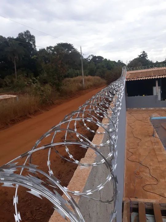 Concertina Dupla clipada, cerca elétricas, motor de portão, câmeras de segurança. - Foto 3