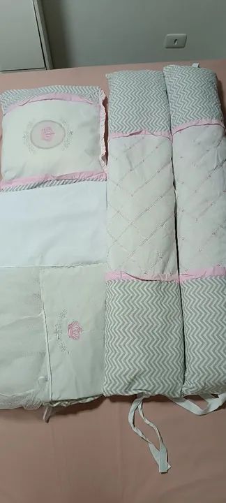 Kit berço americano  menina . 5 peças .pouco uso.