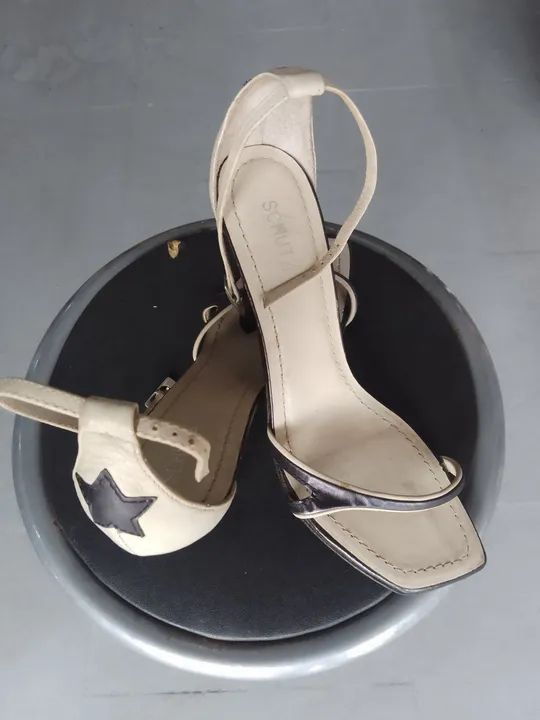 Sandália Schutz vintage, couro