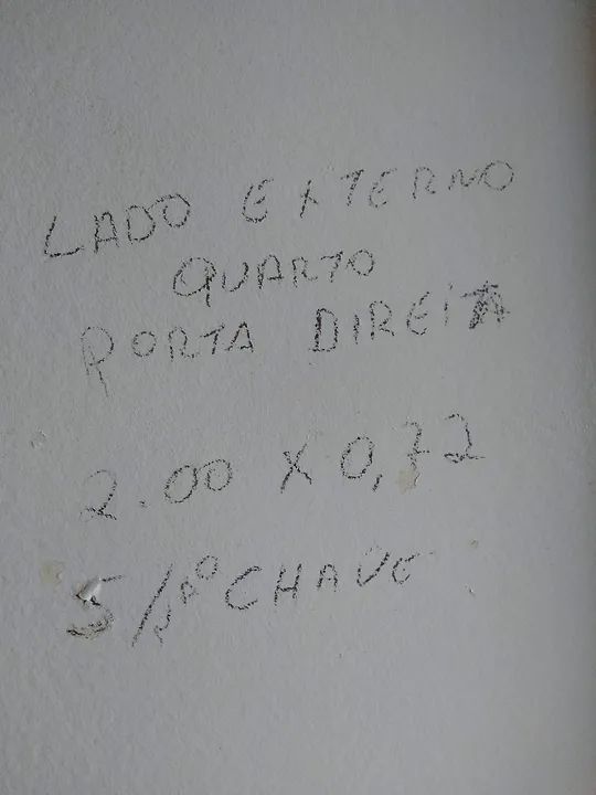 Folha de porta madeira maciça lado direito 2.00  x 0,72 com  fechadura sem chave. - Foto 5