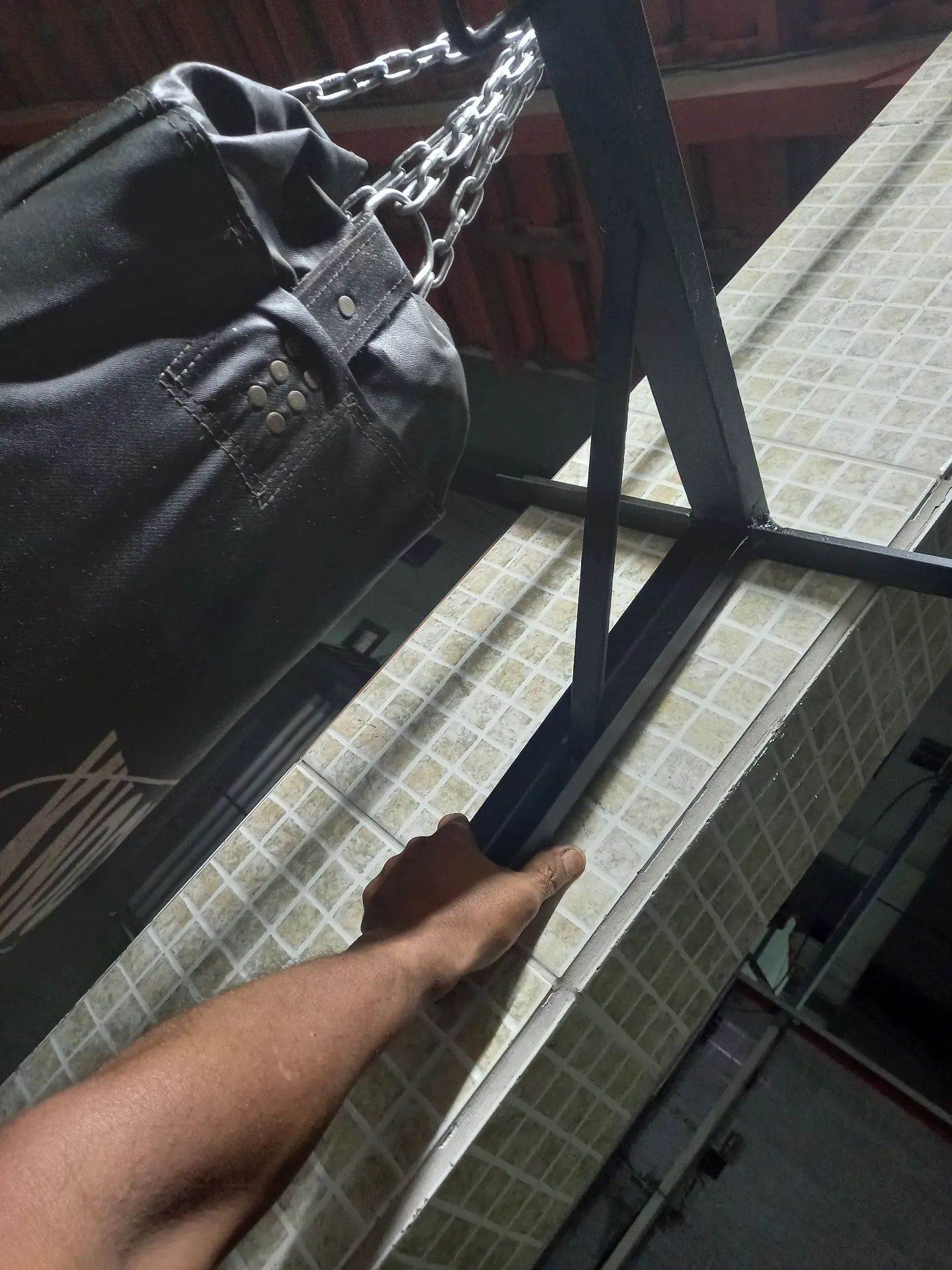 Suporte para saco de pancada - Aço resistente