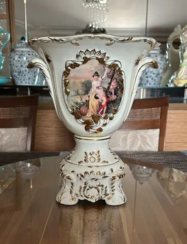 Vaso Limoges em Porcelana e detalhes em Ouro