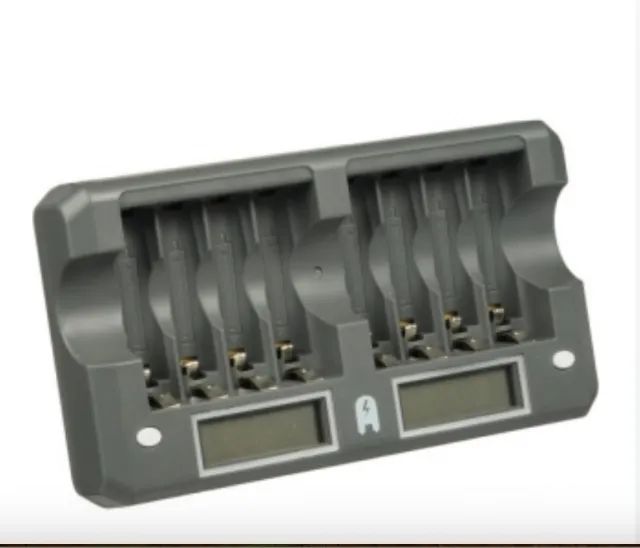 Carregador de pilhas Inteligente AA e AAA  marca Watson com 8 baias bi volt semi novo