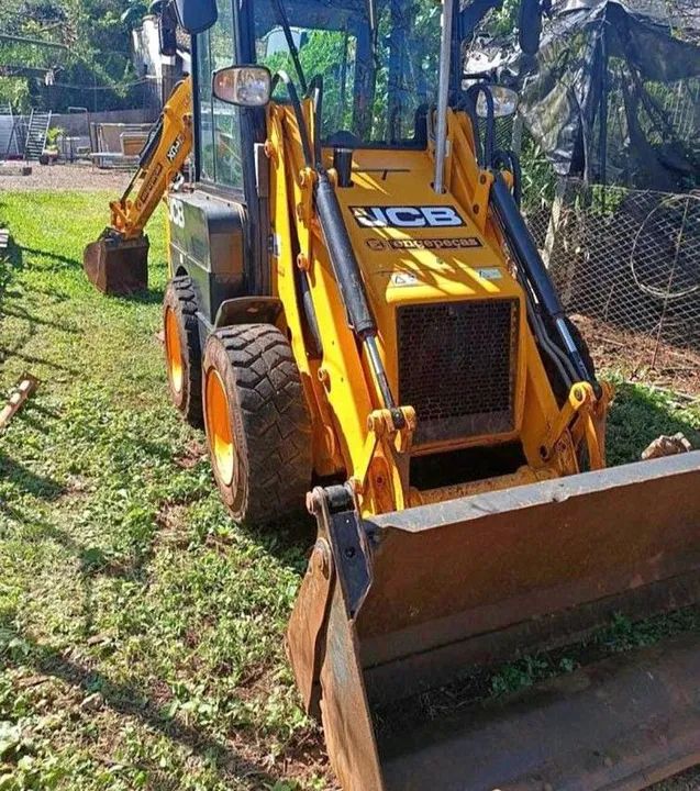 Mini retroescavadeira JCB 1CX 4x4 2016