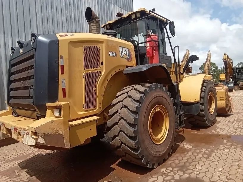 Pá Carregadeira Caterpillar 966L