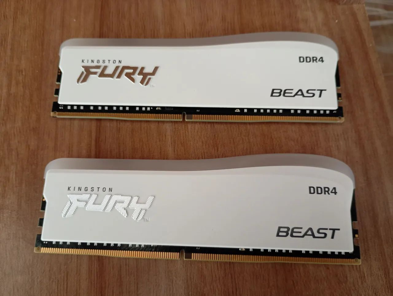 Kit 2×8 GB DDR4 3200 MHz White - Kingston Fury Beast (RGB/Neon)