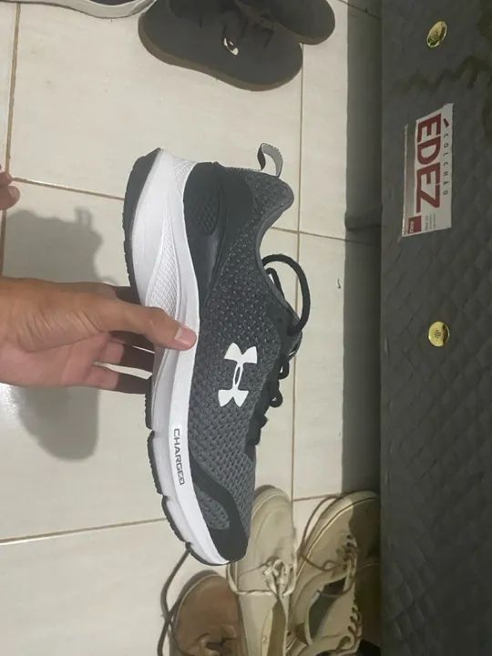 Tênis Under Armour Charged - Preto