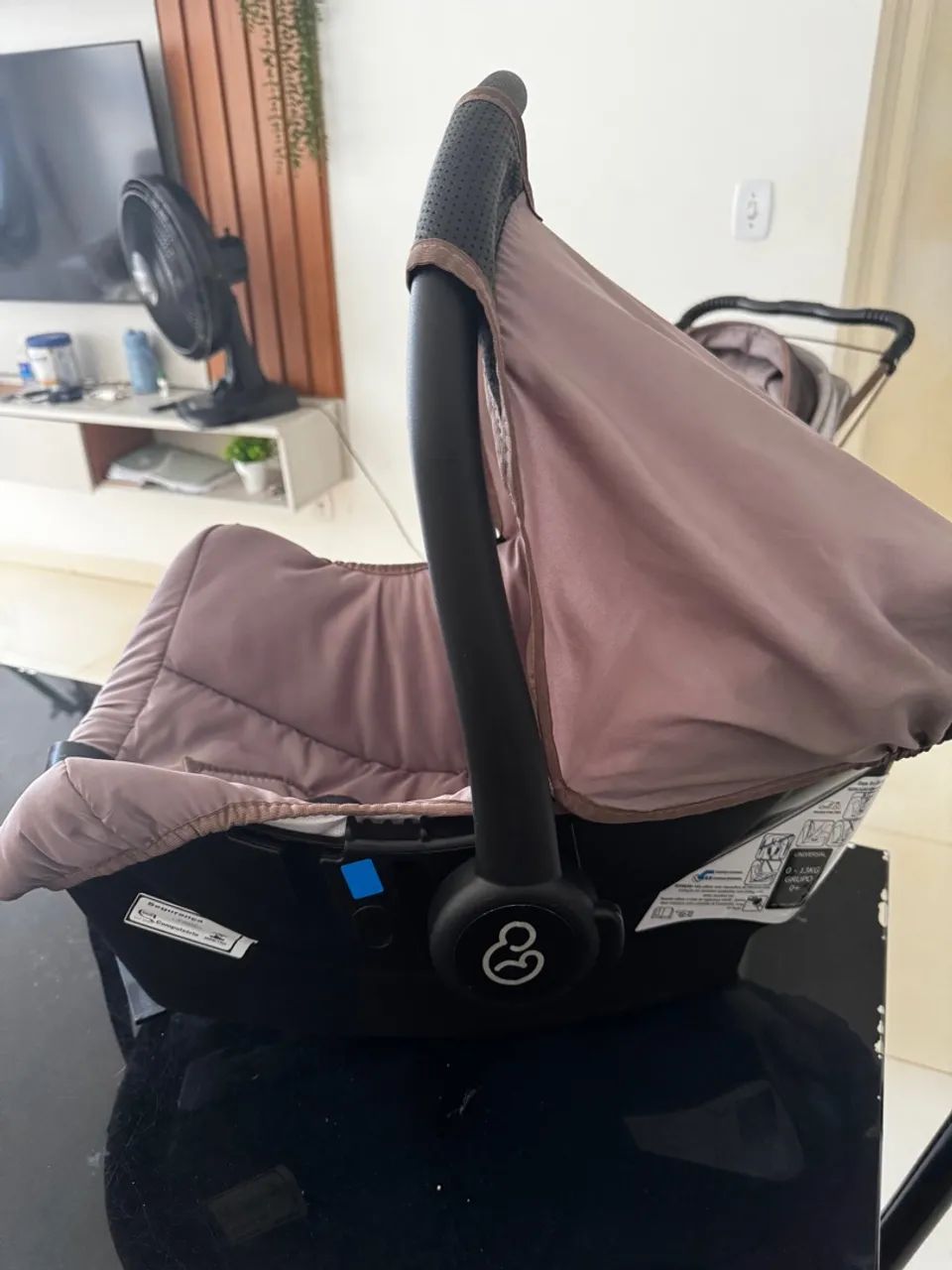 Vendo bebê conforto + carrinho Galzerano . Usado pouquíssimas vezes.  - Foto 2