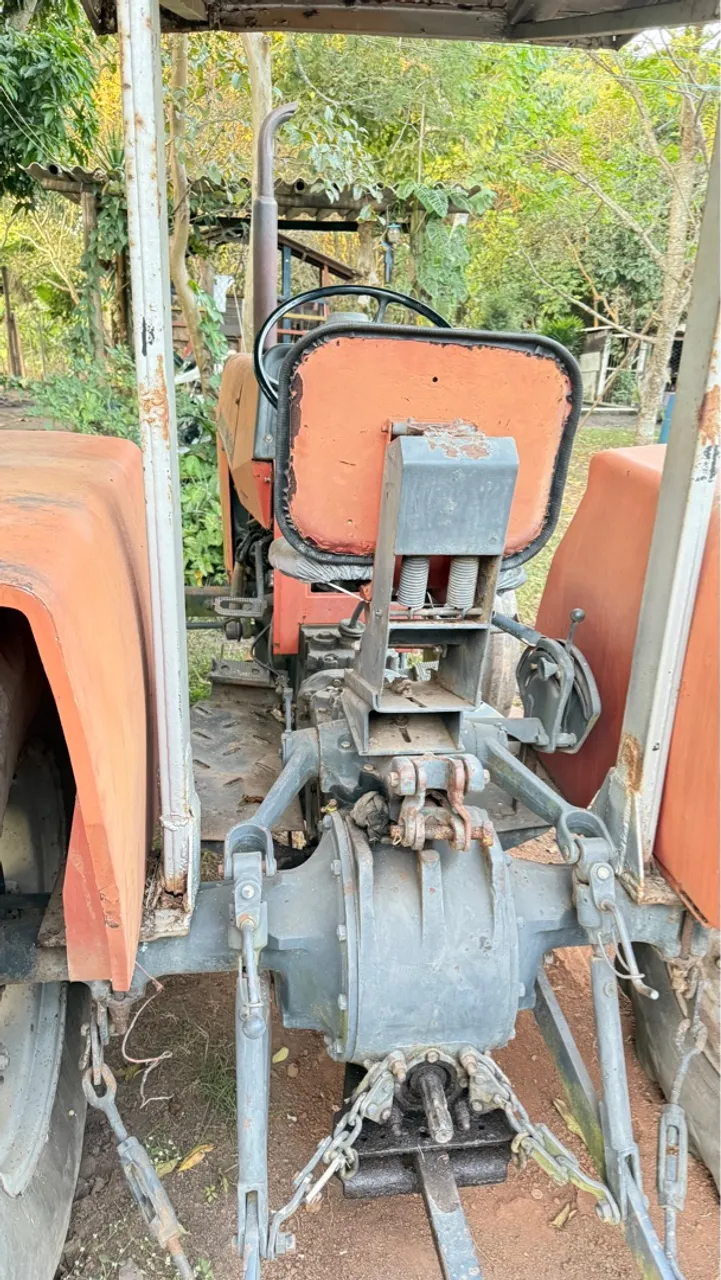 Trator Massey Ferguson 235