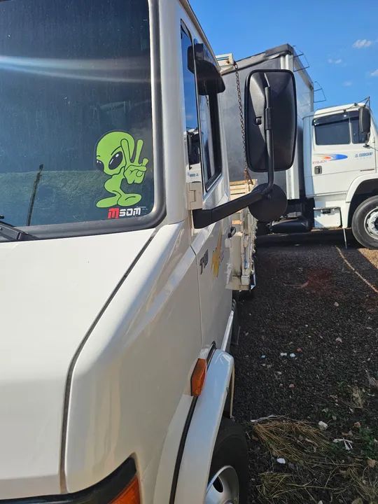 Caminhão Mercedes-Benz 710 Plus - Foto 7