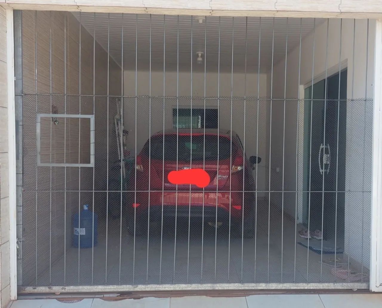 Porta de garagem em aço com grade - PARA O SEU NEGÓCIO + SEGURO!