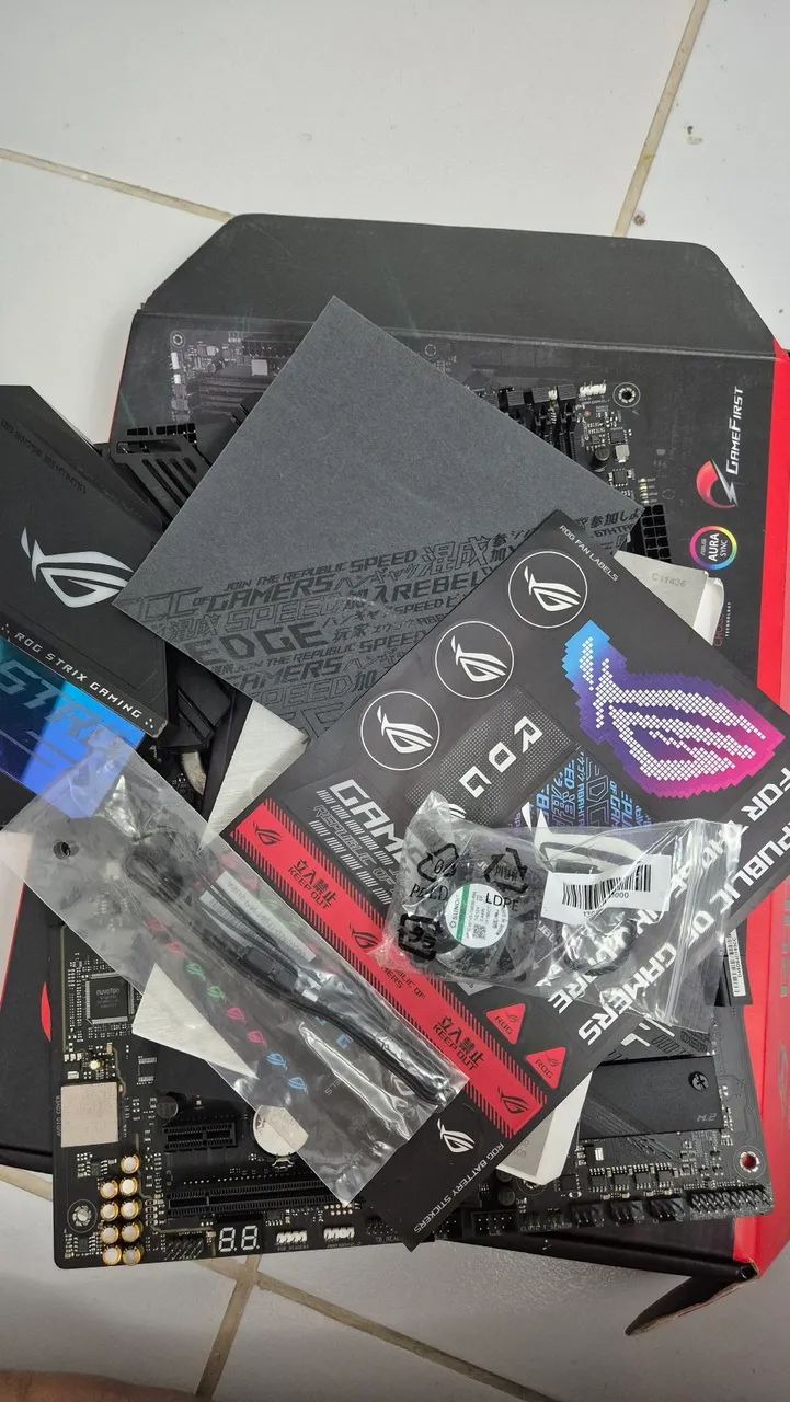 i7 10700k ROG STRIX Z490-F メモリ32Gセット Z490-E ROG STRIX+ I7 10700K + 32GB DDR4 - Peças de Hardware