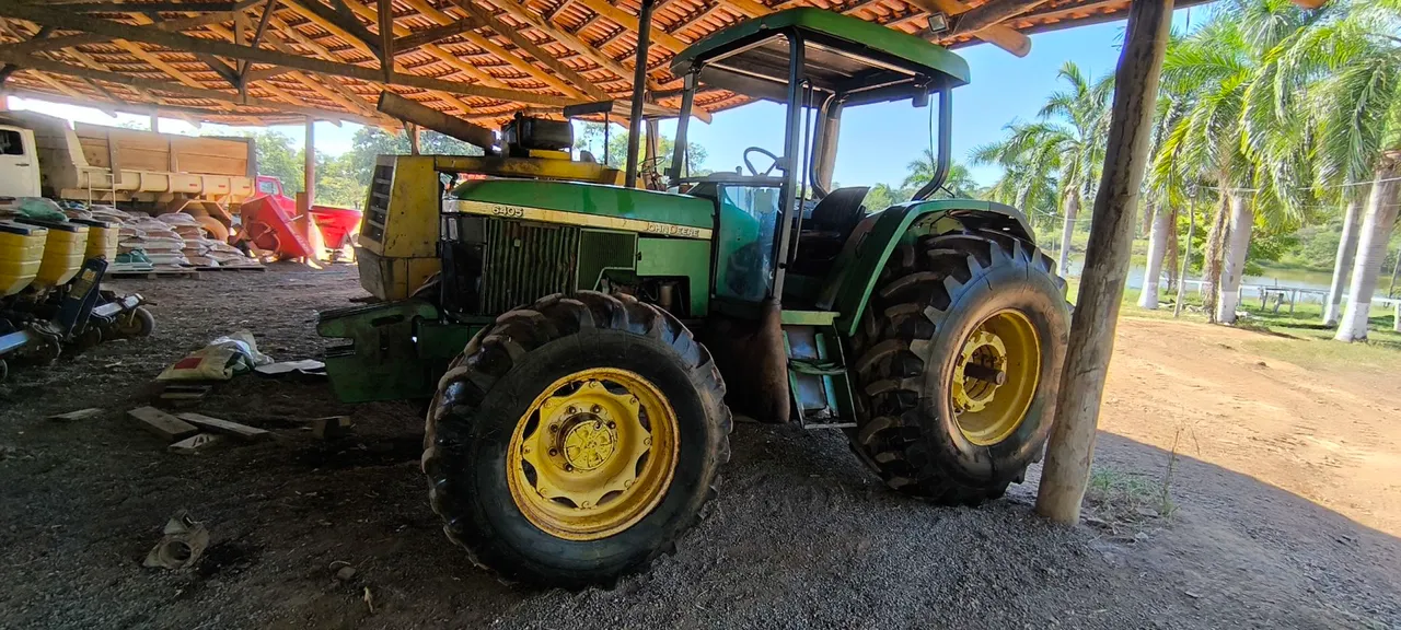 Trator John Deere 6405