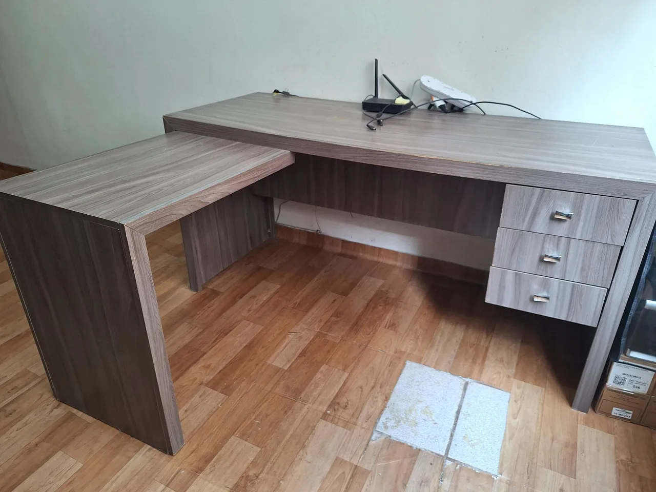 Mesa de Escritório em L com Gavetas