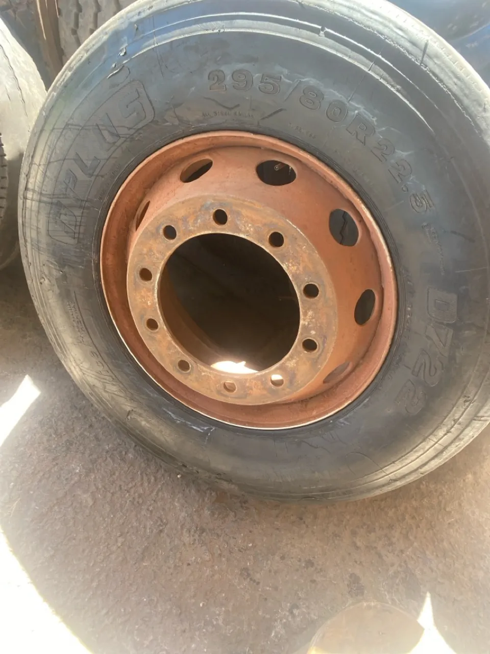 Roda de caminhão 