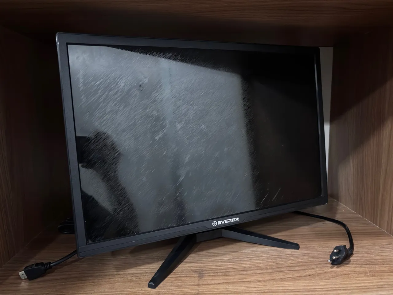 Monitor EVEREX - Perfeito para suas tarefas!