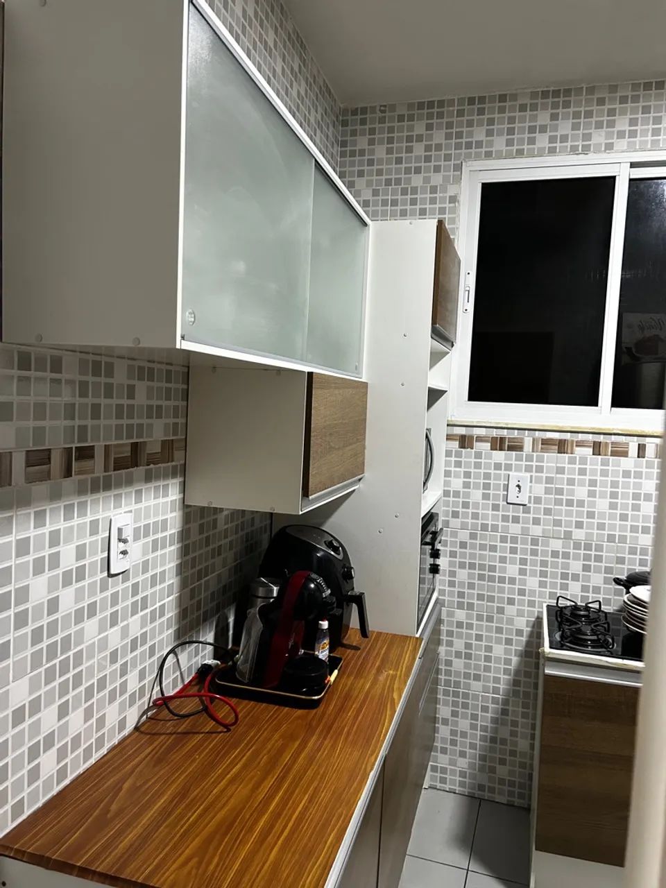 Armário de Cozinha Branco com Portas de Vidro - Foto 2